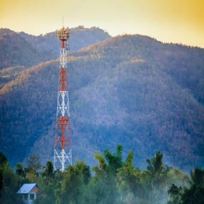 4 다리 각 강철 철 자생 통신 라티스 타워 &amp; 인터넷 ISP 무선 5G 안테나 타워