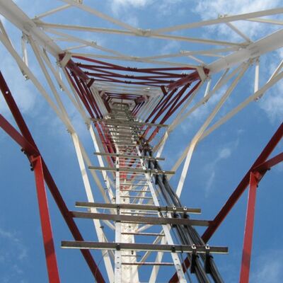 3 다리 각형 철탑 ASTM A36 시리즈를 포함한 구조 철강 등급의 삼각형 무선 통신 타워