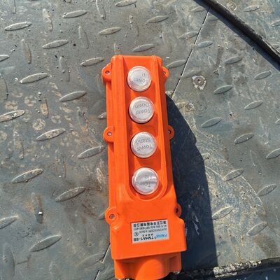 수직 편차가 천 개당 1 개 미만인 통신 및 조명 작업에 대한 성능을 제공하는 중량 망원경 타워