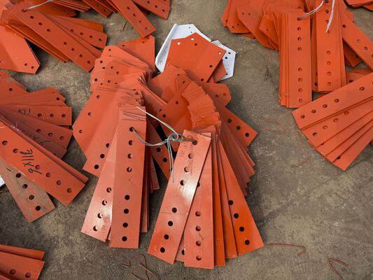 3개의 다리가 있는 각진 강철 타워 ANSI TIA 222 설계 코드 및 고장력 강철 재료를 갖춘 삼각형 무선 통신 타워