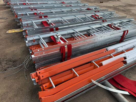 3개의 다리가 있는 각진 강철 타워 ANSI TIA 222 설계 코드 및 고장력 강철 재료를 갖춘 삼각형 무선 통신 타워