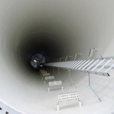 Monopole Tower telecom 단축축은 A36 astm EN 1991 1 4 및 EN 1993 3 1 설계 코드를 충족하는 Q235 및 Q355 강철 품종으로 구성되었습니다.