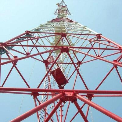 고장력 강철 구조의 4G 5G 마이크로파 및 보안 시스템에 적합한 견고한 3개의 다리가 있는 관형 강철 타워