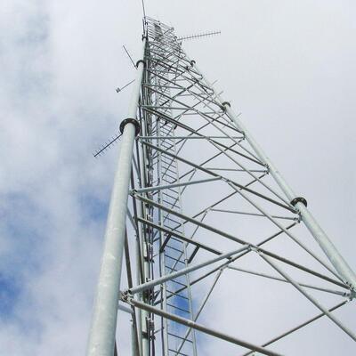 고장력 강철 구조의 4G 5G 마이크로파 및 보안 시스템에 적합한 견고한 3개의 다리가 있는 관형 강철 타워